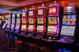 mahaslot login Teen Patti live table interface showing cards, betting controls, and player positions